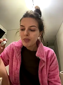 Snapshot of little_belucci chatting on December 2025 02:48:01 PM little belucci online show from December 2025 02:48:01 PM