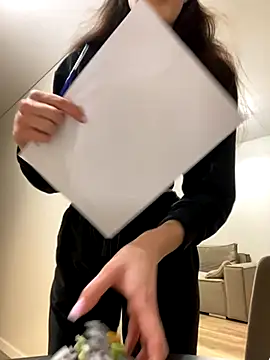 Snapshot of little_belucci chatting on December 2025 05:32:01 PM little belucci online show from December 2025 05:32:01 PM