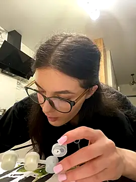 Snapshot of little_belucci chatting on December 2025 02:58:02 PM little belucci online show from December 2025 02:58:02 PM