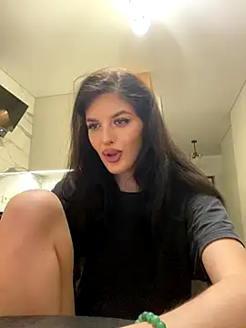 Snapshot of little_belucci chatting on December 2025 03:27:02 PM little belucci online show from December 2025 03:27:02 PM