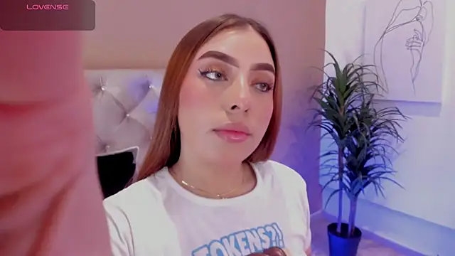 Snapshot of MaddyyLennon chatting on February 2025 02:15:01 PM MaddyyLennon online show from February 2025 02:15:01 PM