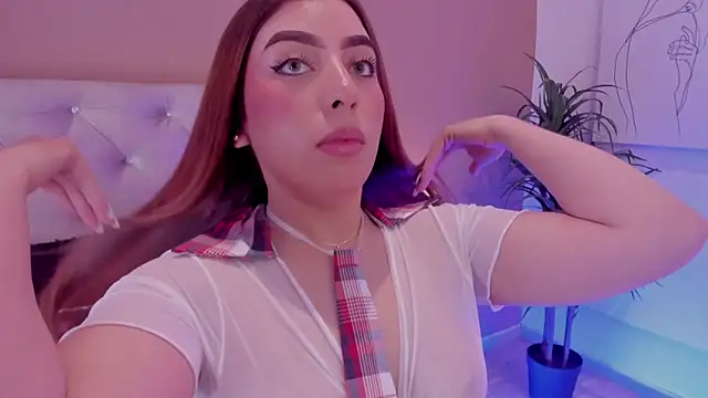 Snapshot of MaddyyLennon chatting on February 2025 02:01:01 PM MaddyyLennon online show from February 2025 02:01:01 PM