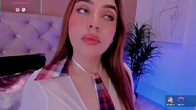 Snapshot of MaddyyLennon chatting on March 2025 02:40:02 PM MaddyyLennon online show from March 2025 02:40:02 PM