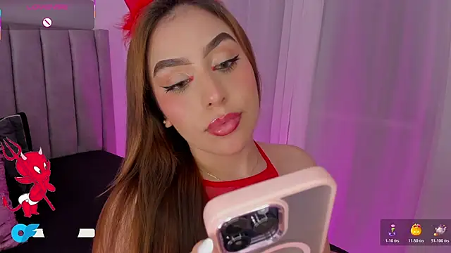 Snapshot of MaddyyLennon chatting on October 2025 03:31:02 AM MaddyyLennon online show from October 2025 03:31:02 AM