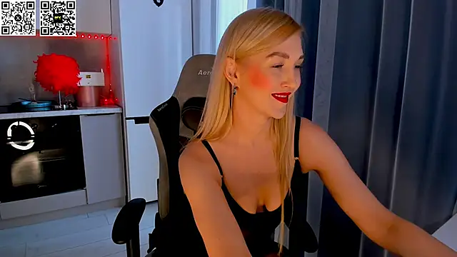Snapshot of HotyPlays chatting on February 2025 09:34:02 AM HotyPlays online show from February 2025 09:34:02 AM