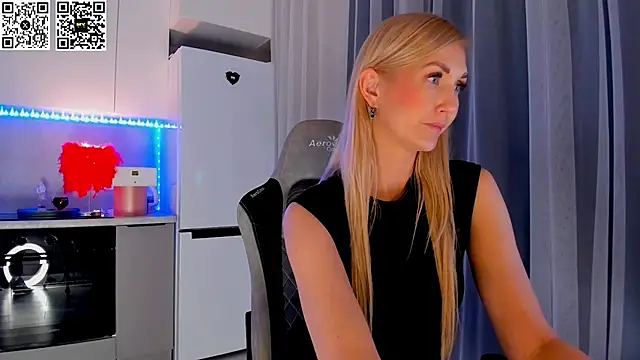 Snapshot of HotyPlays chatting on February 2025 09:16:02 PM HotyPlays online show from February 2025 09:16:02 PM