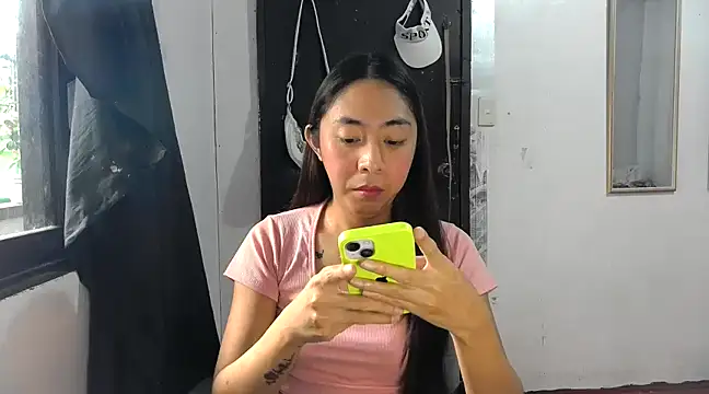 Snapshot of ErikaJayne4u chatting on December 2024 04:20:02 AM ErikaJayne4u online show from December 2024 04:20:02 AM