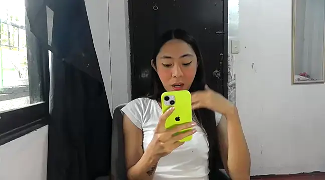 Snapshot of ErikaJayne4u chatting on January 2025 04:39:02 AM ErikaJayne4u online show from January 2025 04:39:02 AM