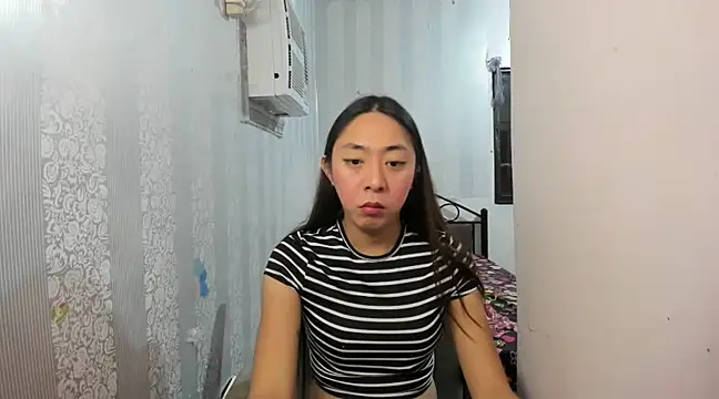 Snapshot of ErikaJayne4u chatting on March 2025 05:02:01 AM ErikaJayne4u online show from March 2025 05:02:01 AM