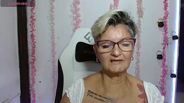 Snapshot of bety-cum2 chatting on June 2026 12:05:02 PM bety-cum2 online show from June 2026 12:05:02 PM