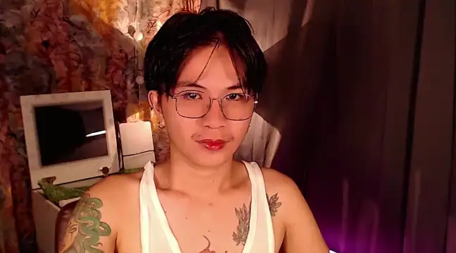 Snapshot of Sexy_Handsome_Drex chatting on December 2024 01:44:02 PM Sexy Handsome Drex online show from December 2024 01:44:02 PM