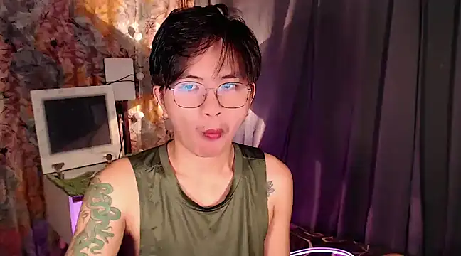 Snapshot of Sexy_Handsome_Drex chatting on December 2024 05:58:02 AM Sexy Handsome Drex online show from December 2024 05:58:02 AM