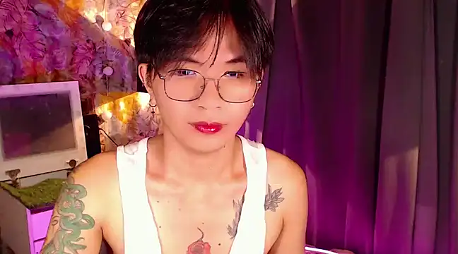 Snapshot of Sexy_Handsome_Drex chatting on December 2024 12:15:01 PM Sexy Handsome Drex online show from December 2024 12:15:01 PM