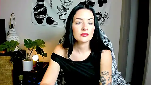 Snapshot of MelroseStrip chatting on November 2025 11:27:02 PM MelroseStrip online show from November 2025 11:27:02 PM