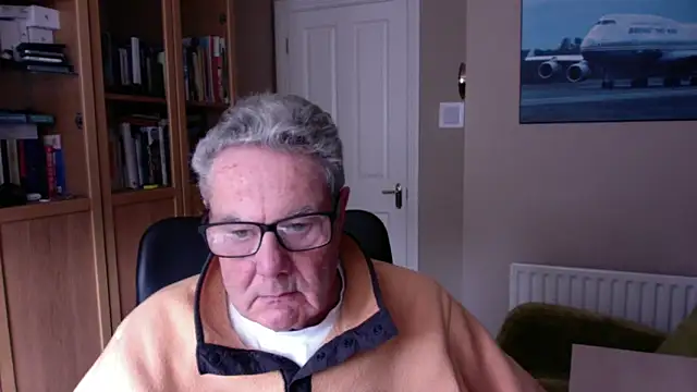 Snapshot of Oldpistolpete chatting on December 2024 03:02:01 PM Oldpistolpete online show from December 2024 03:02:01 PM