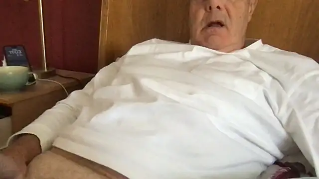 Snapshot of Oldpistolpete chatting on October 2025 10:02:02 AM Oldpistolpete online show from October 2025 10:02:02 AM