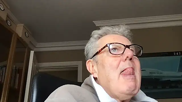 Snapshot of Oldpistolpete chatting on November 2025 01:58:02 PM Oldpistolpete online show from November 2025 01:58:02 PM