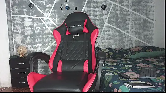 Snapshot of leonidas_18k chatting on October 2025 04:46:01 PM leonidas 18k online show from October 2025 04:46:01 PM