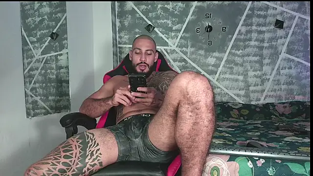 Snapshot of leonidas_18k chatting on November 2025 04:09:02 PM leonidas 18k online show from November 2025 04:09:02 PM