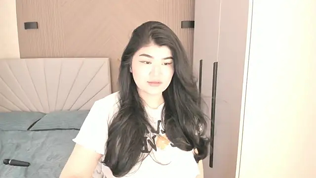 Snapshot of mia_lui chatting on June 2026 11:19:05 AM mia lui online show from June 2026 11:19:05 AM