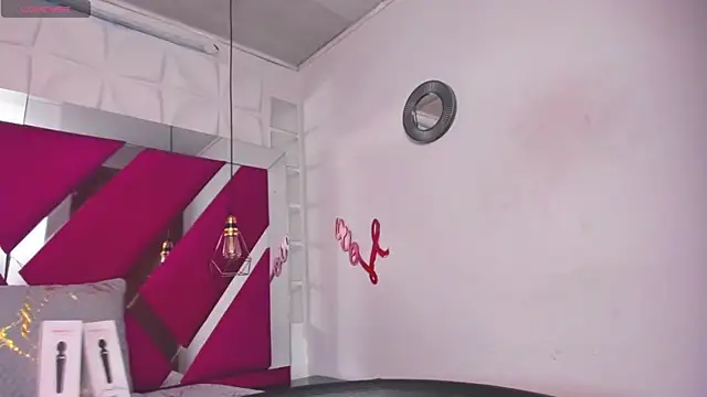 Penelope Tits online show from March 2025 03:00:01 AM