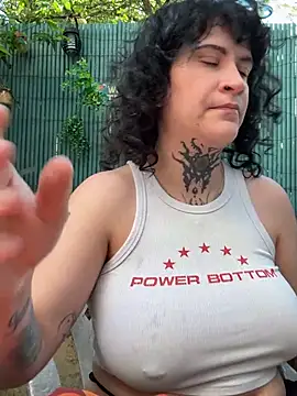 callmelouve online show from April 2026 04:58:02 PM