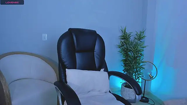 NiaBennet  online show from October 2025 09:22:01 PM