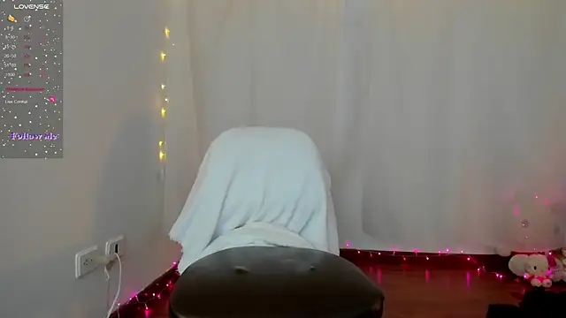 Silvanna-Moree online show from December 2024 08:37:01 PM