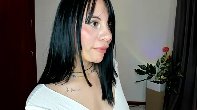 Snapshot of Silvanna-Moree chatting on May 2026 12:19:01 AM Silvanna-Moree online show from May 2026 12:19:01 AM