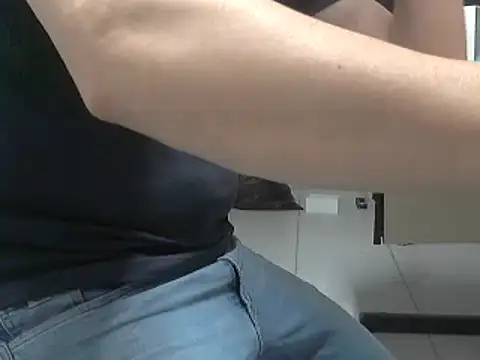 Snapshot of oliveira3tt chatting on September 2025 06:10:02 PM oliveira3tt online show from September 2025 06:10:02 PM