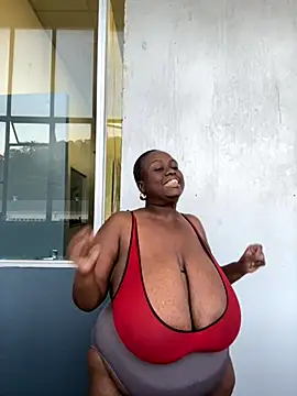 Snapshot of Biggblackboobs chatting on November 2025 04:29:01 PM Biggblackboobs online show from November 2025 04:29:01 PM