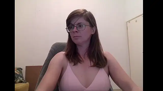 SavannaGirly online show from April 2026 06:37:01 PM
