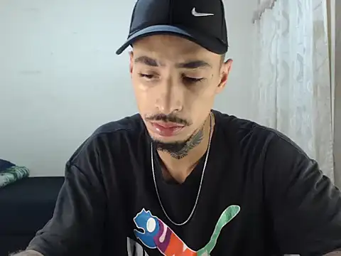 emiliano hottt online show from October 2025 03:55:02 PM