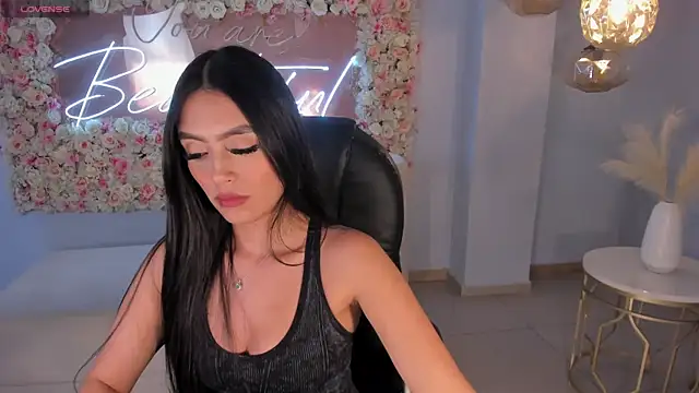 Snapshot of JadeEvansX chatting on December 2024 10:55:02 PM JadeEvansX online show from December 2024 10:55:02 PM