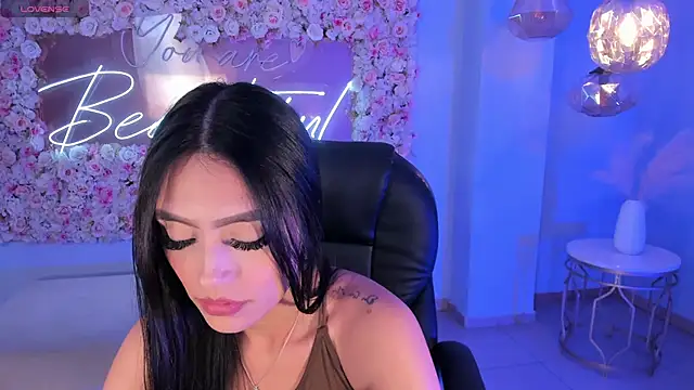 Snapshot of JadeEvansX chatting on December 2024 04:51:02 PM JadeEvansX online show from December 2024 04:51:02 PM