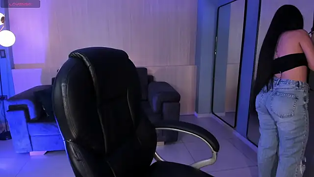 Snapshot of JadeEvansX chatting on January 2025 06:21:01 PM JadeEvansX online show from January 2025 06:21:01 PM