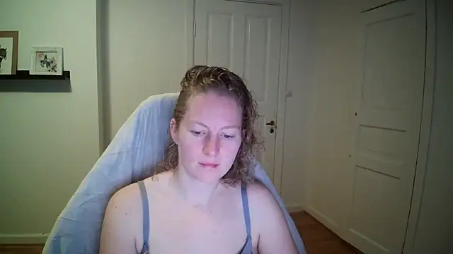 Snapshot of Girlnina-1995 chatting on October 2025 07:42:01 AM Girlnina-1995 online show from October 2025 07:42:01 AM