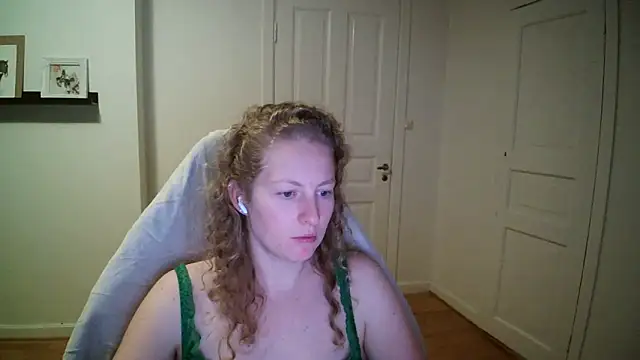 Snapshot of Girlnina-1995 chatting on November 2025 07:26:01 PM Girlnina-1995 online show from November 2025 07:26:01 PM