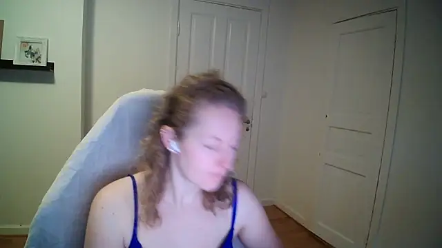 Snapshot of Girlnina-1995 chatting on December 2025 10:35:02 AM Girlnina-1995 online show from December 2025 10:35:02 AM