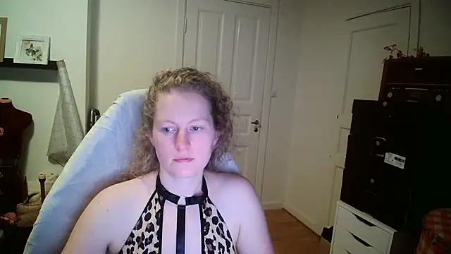 Girlnina-1995 online show from December 2025 07:18:01 PM