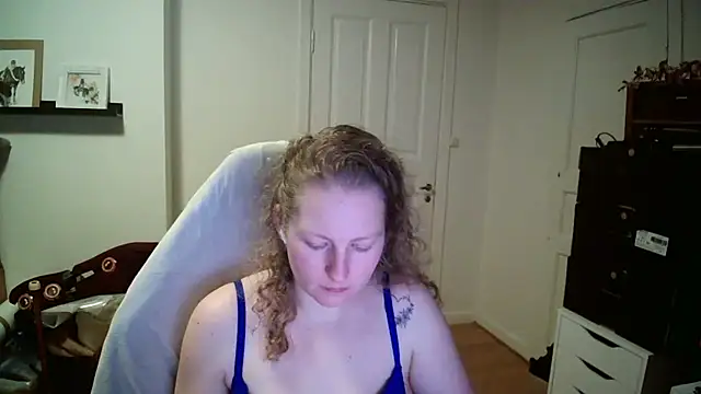 Girlnina-1995 online show from February 2026 10:04:01 PM