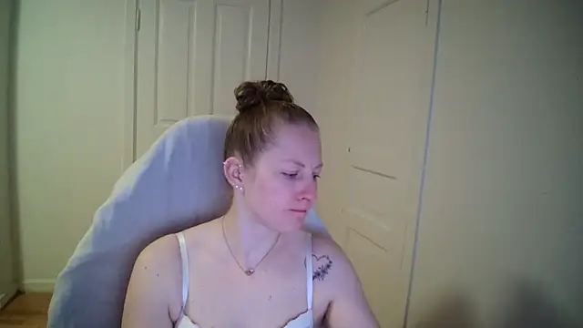 Girlnina-1995 online show from April 2026 07:31:01 AM