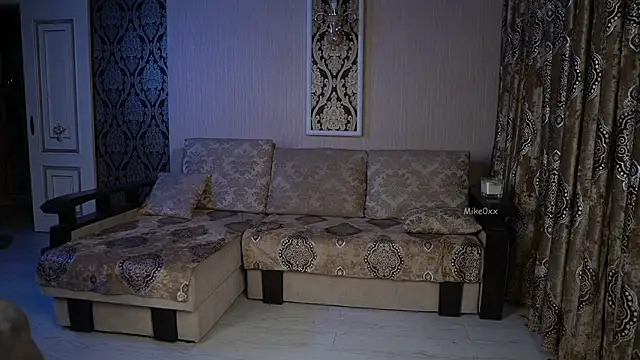 Snapshot of mike0xx chatting on December 2025 04:42:02 AM mike0xx online show from December 2025 04:42:02 AM