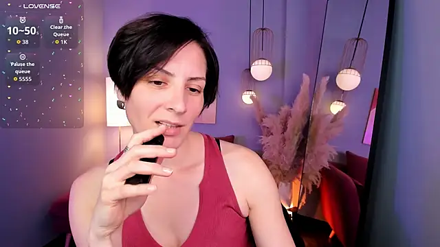 LorenDaze online show from July 2026 02:10:01 PM