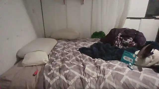 Snapshot of XXlolaXX chatting on January 2025 01:44:01 AM XXlolaXX online show from January 2025 01:44:01 AM