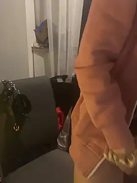 Snapshot of XXlolaXX chatting on February 2025 02:50:02 AM XXlolaXX online show from February 2025 02:50:02 AM