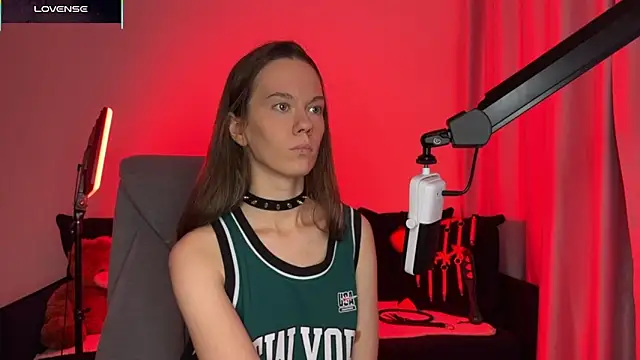 Snapshot of DivineBite chatting on November 2025 04:17:01 PM DivineBite online show from November 2025 04:17:01 PM