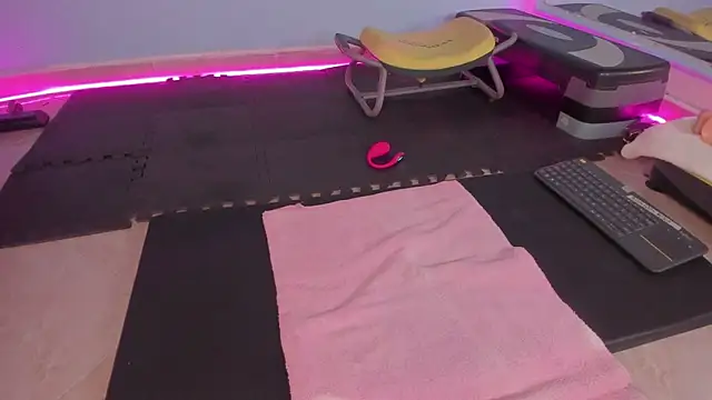 Snapshot of liagirl_cute chatting on March 2025 03:51:02 AM liagirl cute online show from March 2025 03:51:02 AM