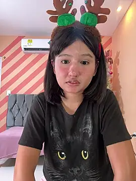 Snapshot of Pinkie_Princes chatting on December 2024 01:58:01 AM Pinkie Princes online show from December 2024 01:58:01 AM