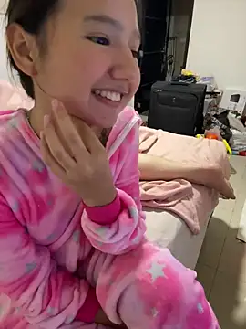 Snapshot of Pinkie_Princes chatting on December 2024 03:03:02 AM Pinkie Princes online show from December 2024 03:03:02 AM